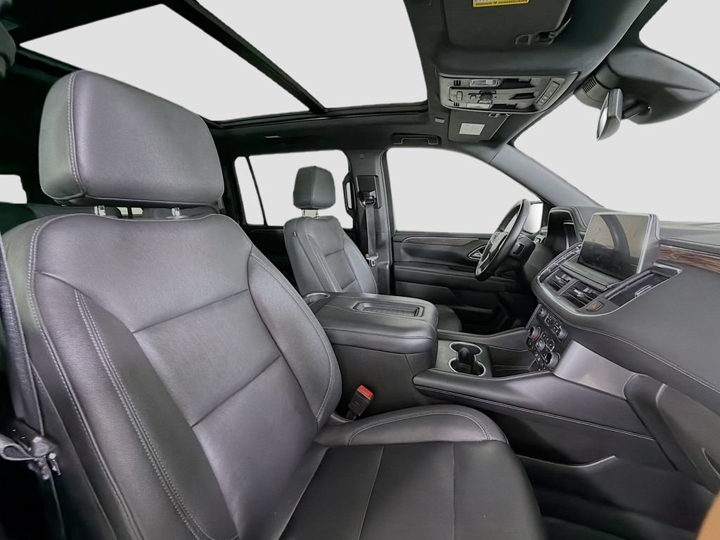 Used 2023 Chevrolet Suburban Z71 w/ Luxury Package AWD/4WD image 33