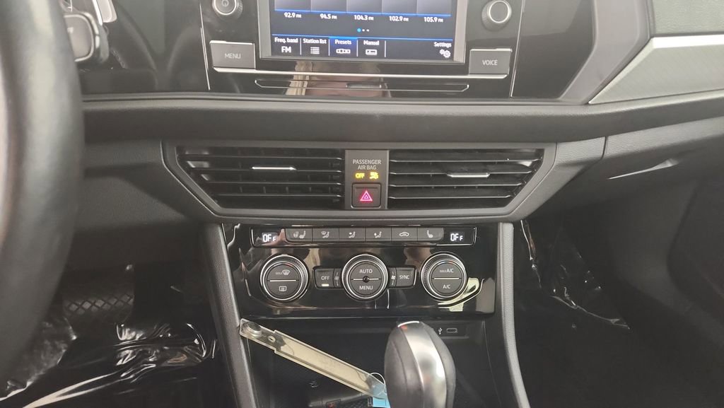 Used 2021 Volkswagen Jetta R-Line image 16