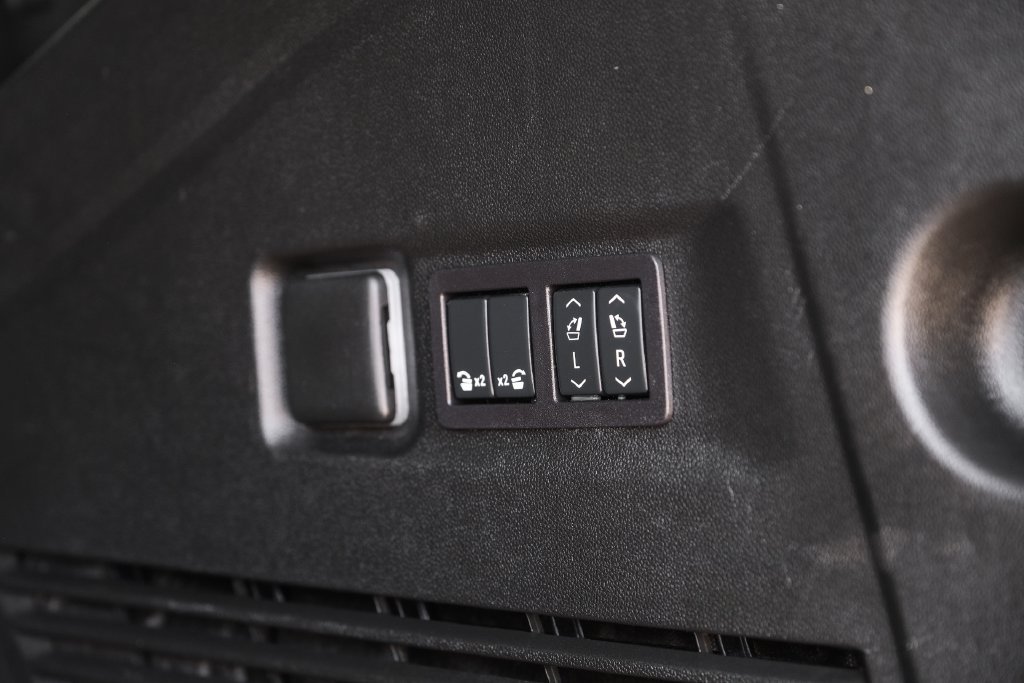Used 2026 Chevrolet Suburban Premier AWD/4WD image 53