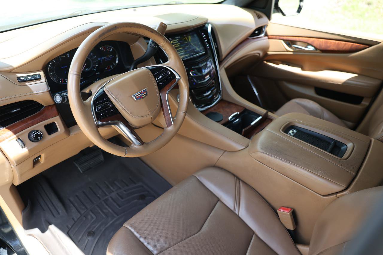 Used 2017 Cadillac Escalade ESV Platinum RWD image 4