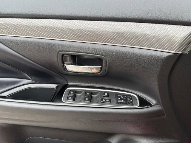 Used 2019 Mitsubishi Outlander SEL AWD/4WD image 19
