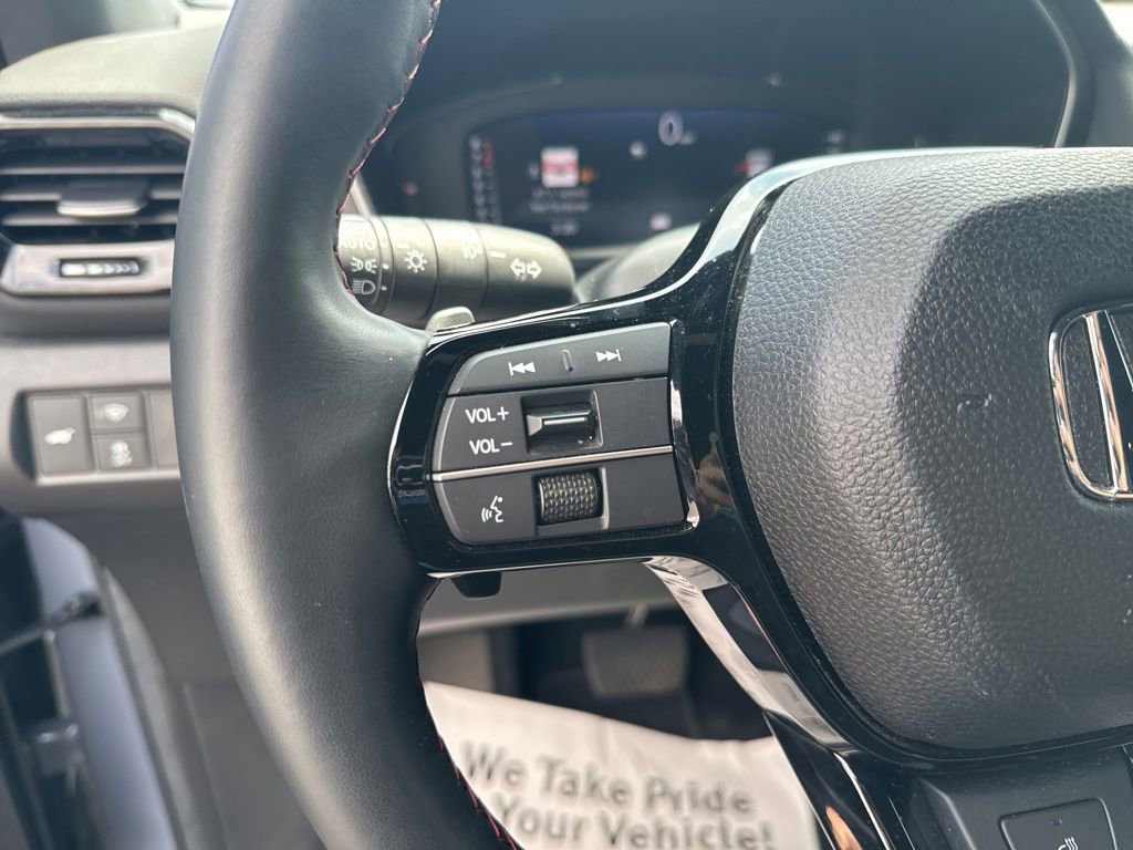 Certified 2025 Honda Pilot Black Edition image 16
