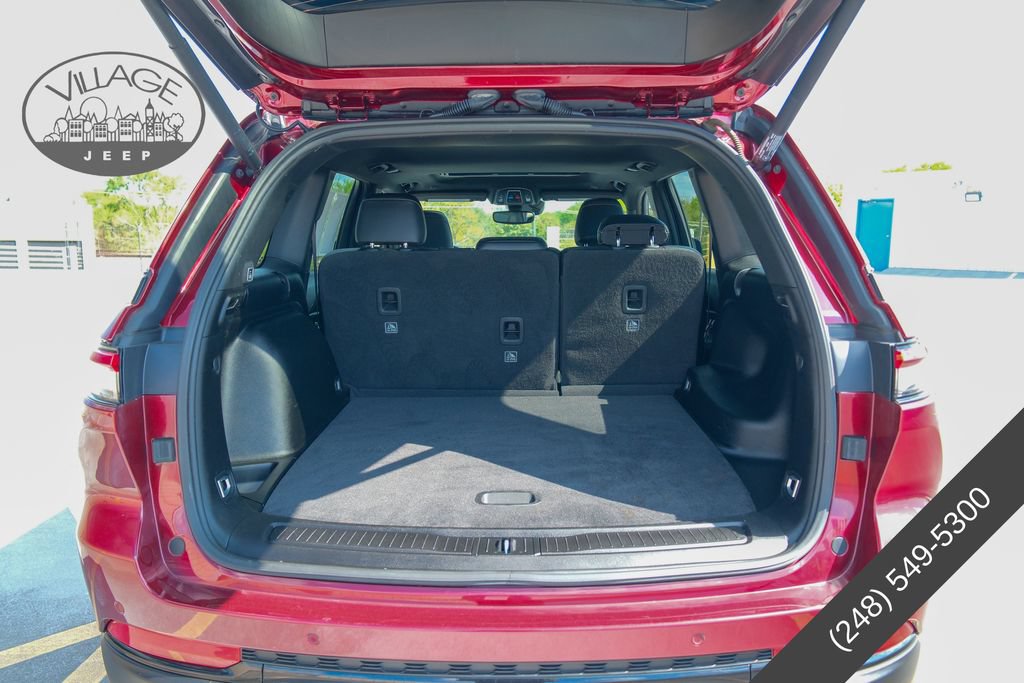 Used 2022 Jeep Grand Cherokee Altitude AWD/4WD image 5