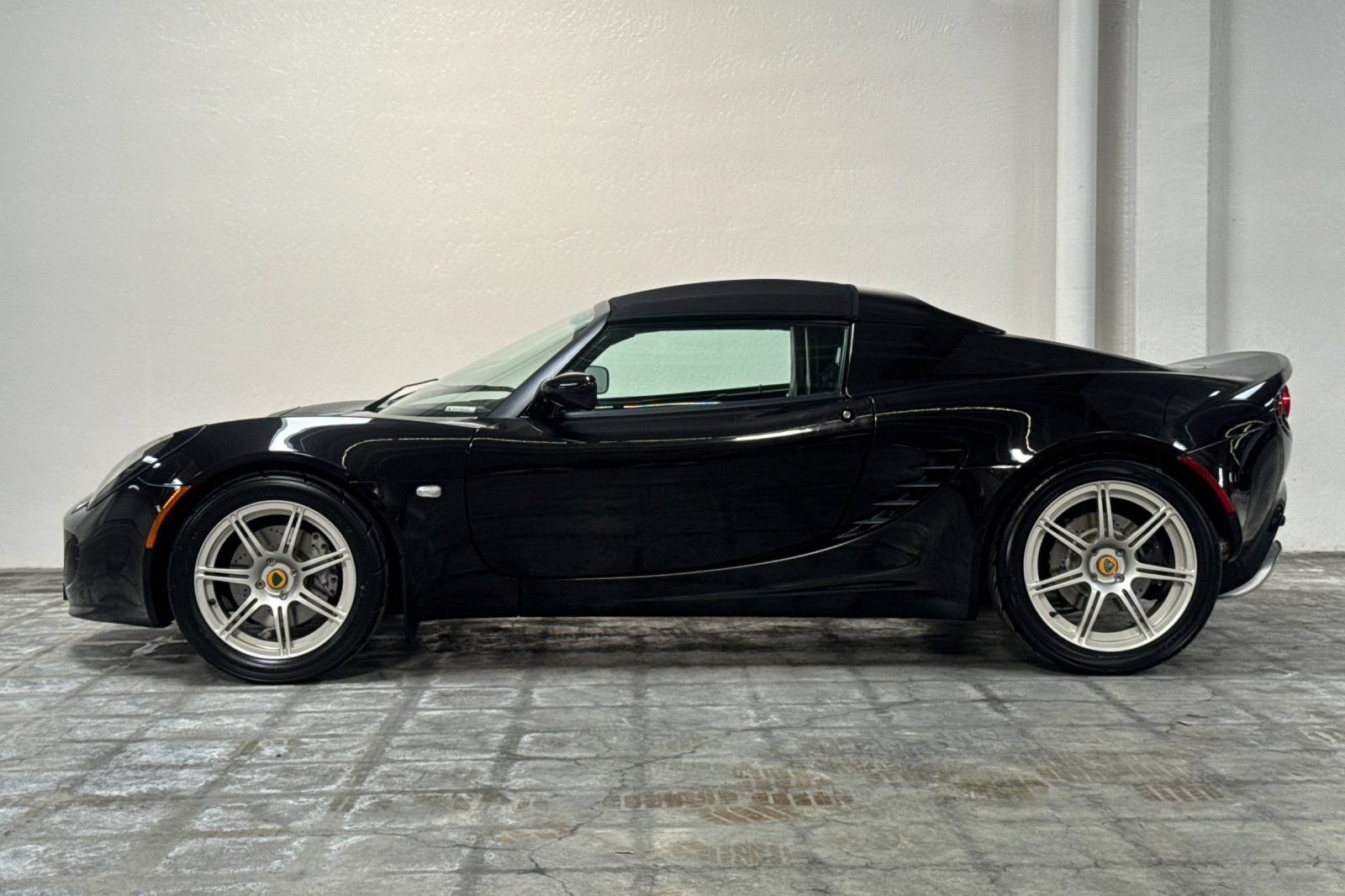 Used 2005 Lotus Elise RWD image 7