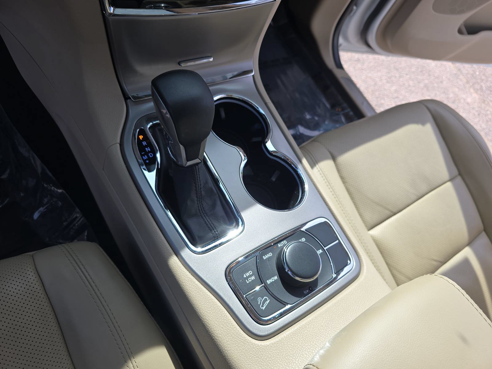 Used 2021 Jeep Grand Cherokee Limited w/ Luxury Group II AWD/4WD image 25