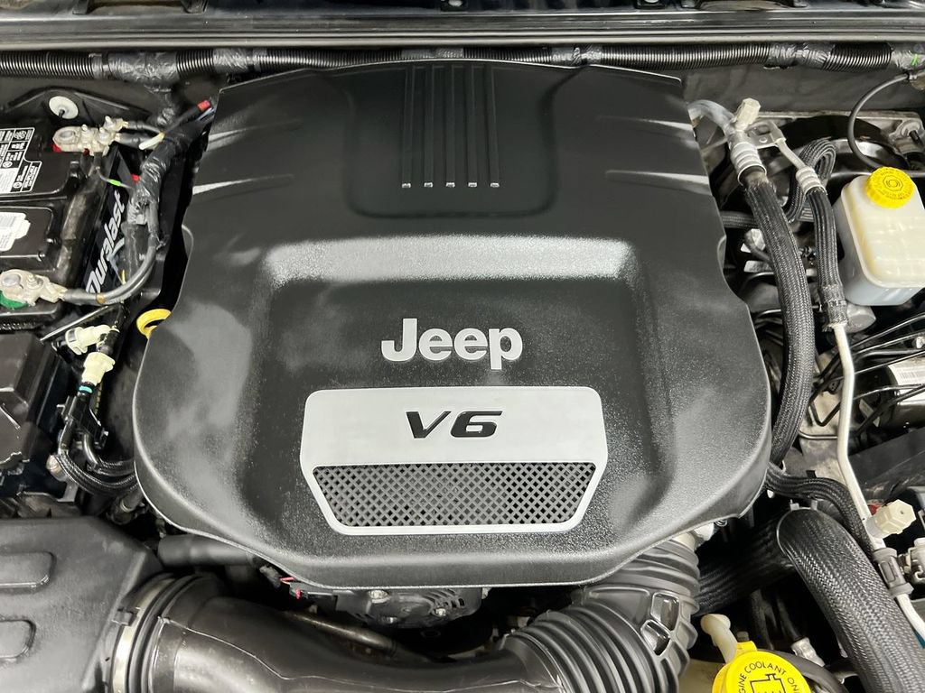 Used 2017 Jeep Wrangler Unlimited Sahara AWD/4WD image 21