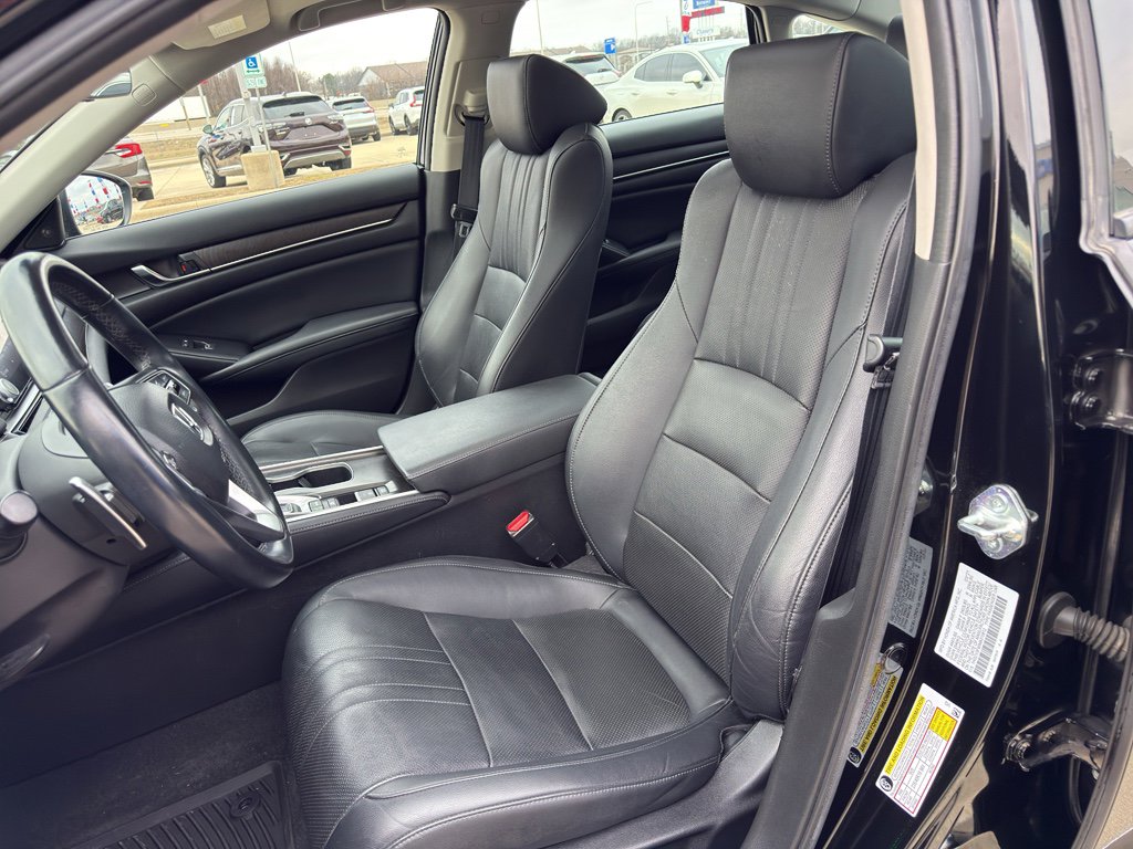 Used 2021 Honda Accord Touring image 10