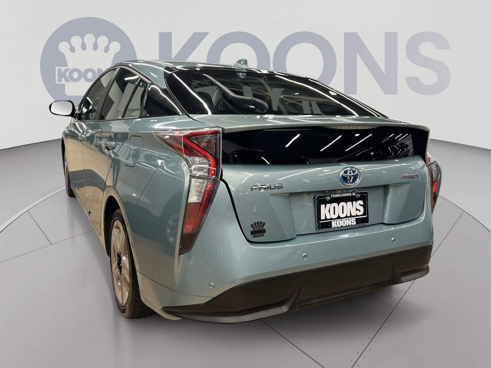 Used 2017 Toyota Prius Four Touring w/ Premium Convenience Package FWD image 2