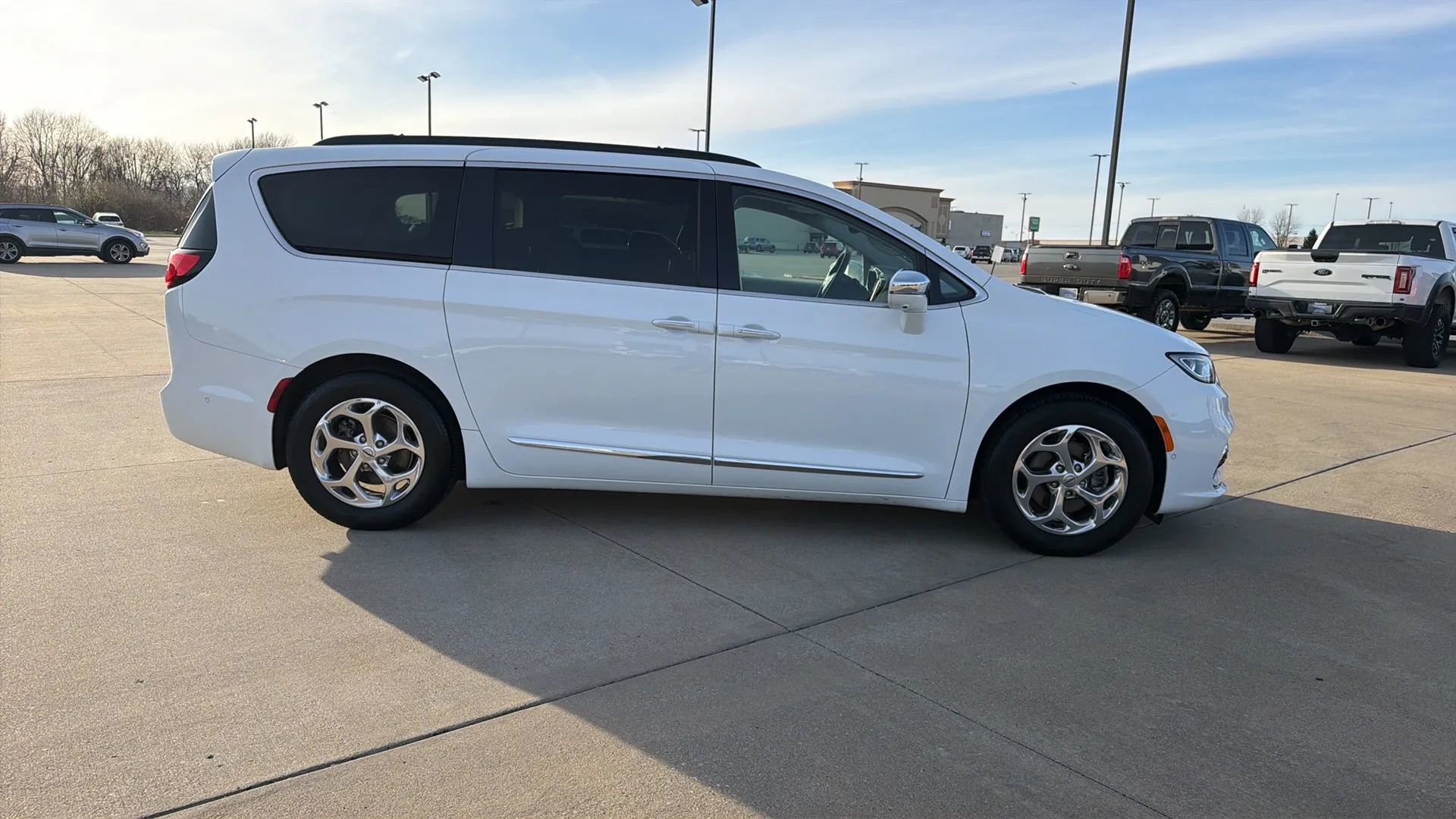 Used 2022 Chrysler Pacifica Limited image 23