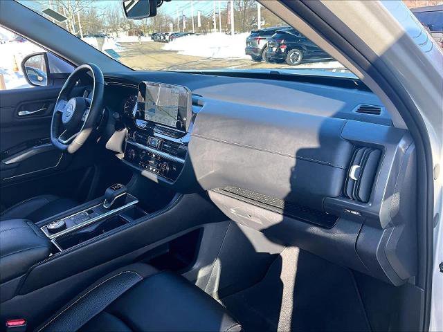 Certified 2024 Nissan Pathfinder SL image 14