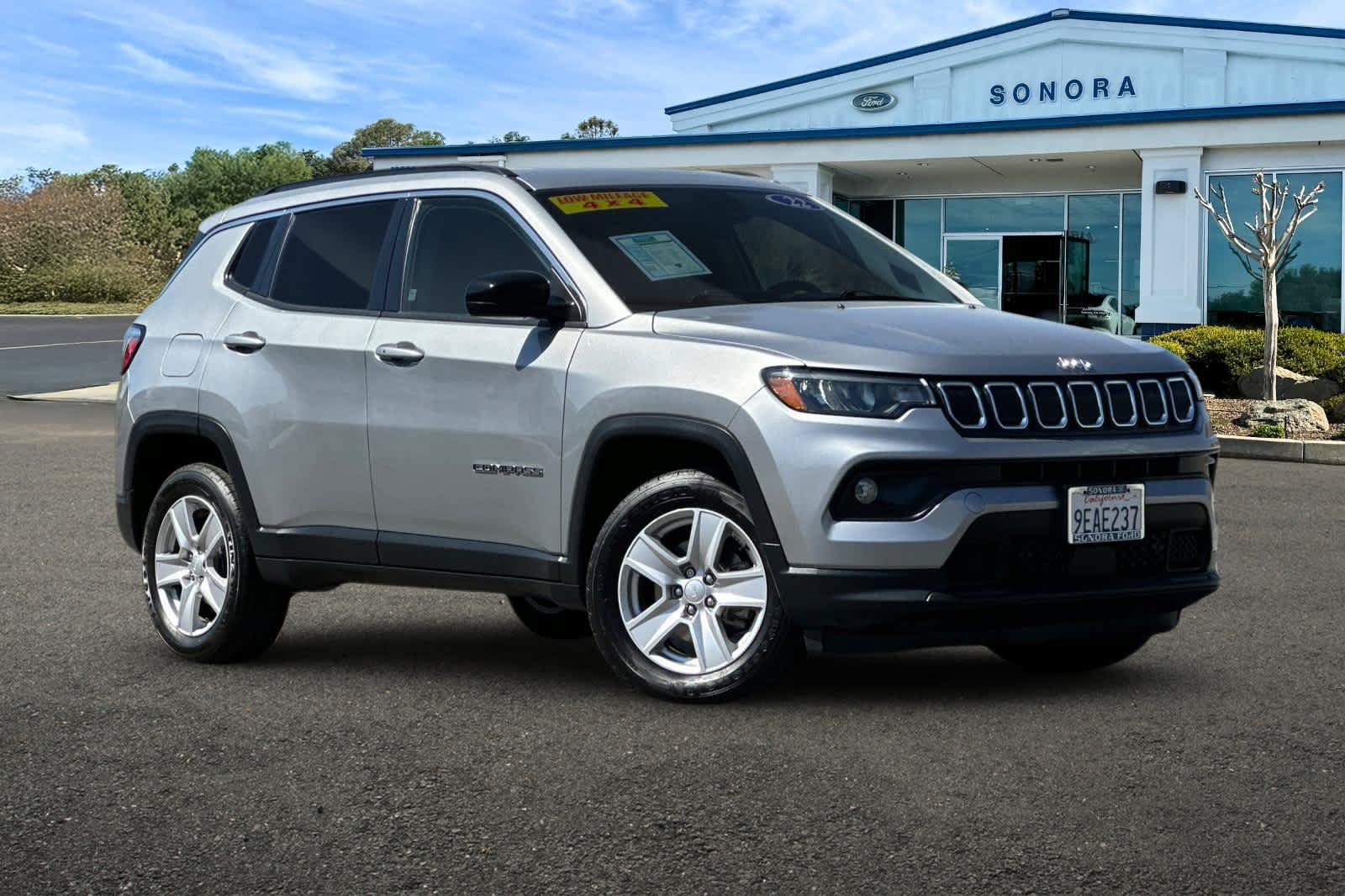 Used 2022 Jeep Compass Latitude AWD/4WD image 2