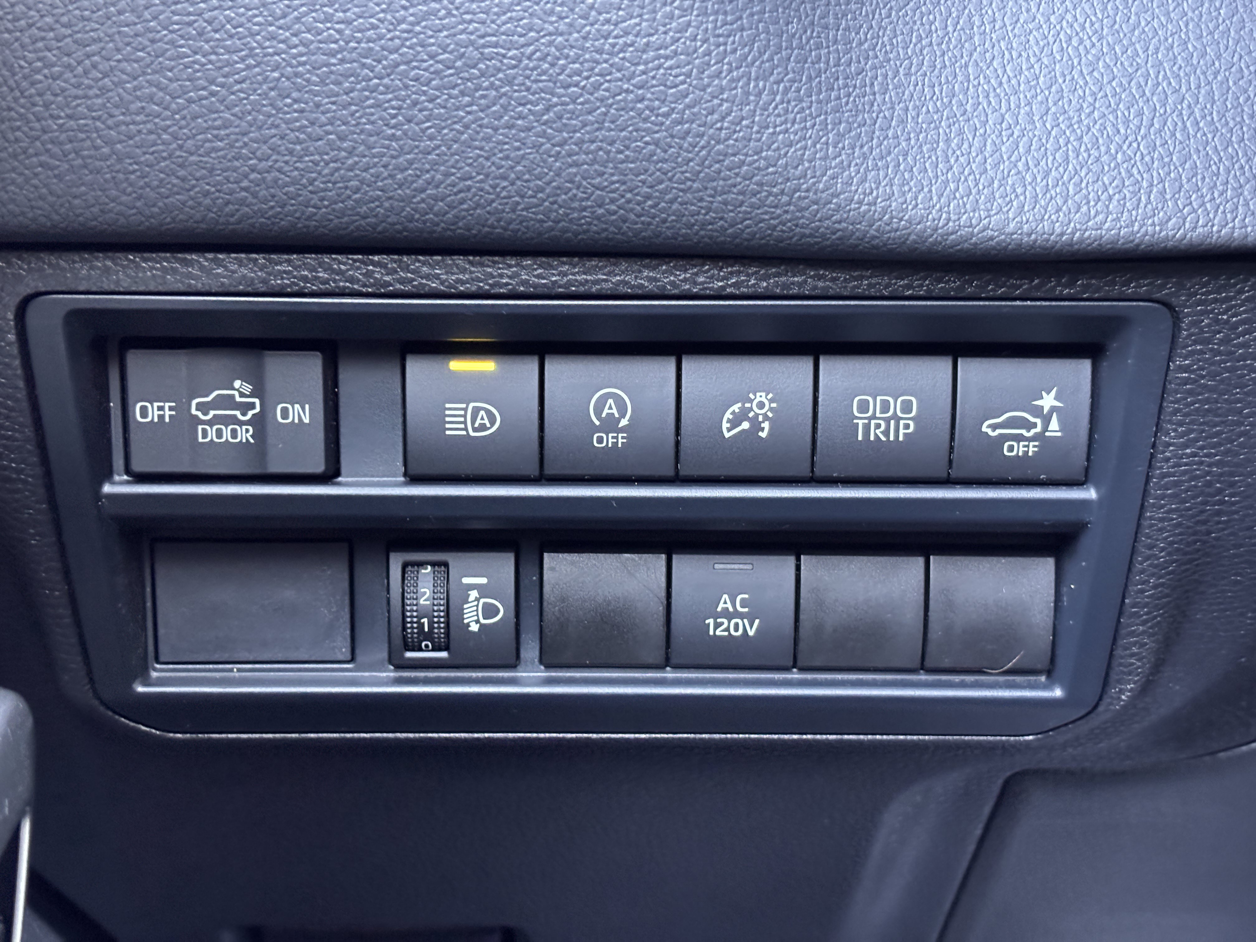 Used 2025 Toyota Tundra Limited w/ Power Package AWD/4WD image 31