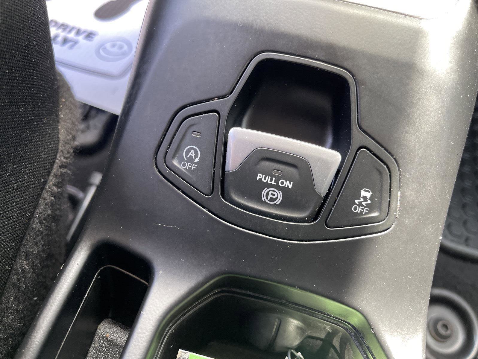 Used 2023 Jeep Renegade Latitude AWD/4WD image 25
