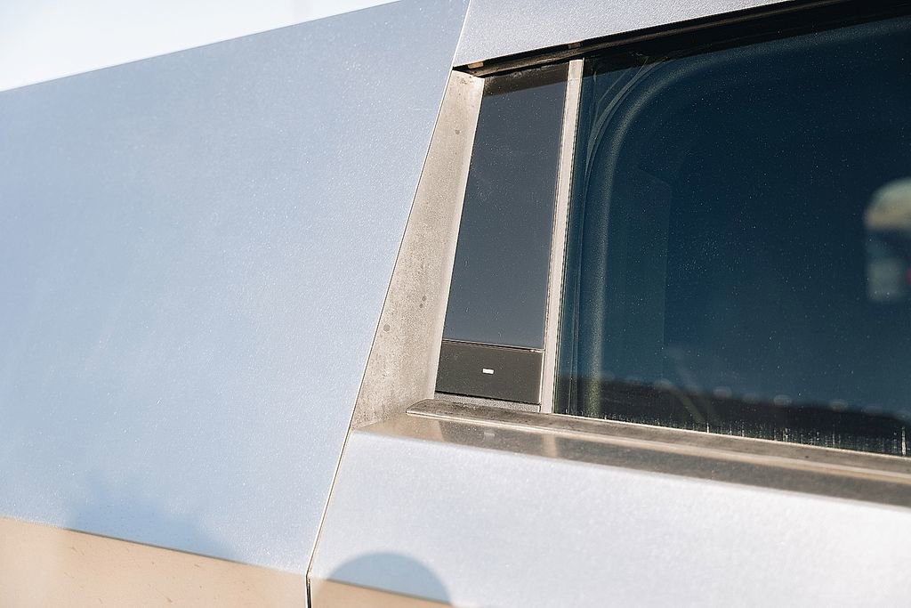 Used 2024 Tesla Cybertruck AWD Crew Cab image 26