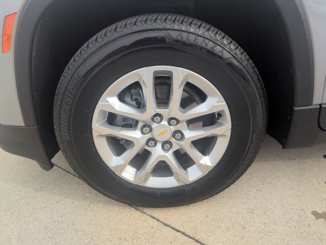 Used 2023 Chevrolet Traverse LS image 28