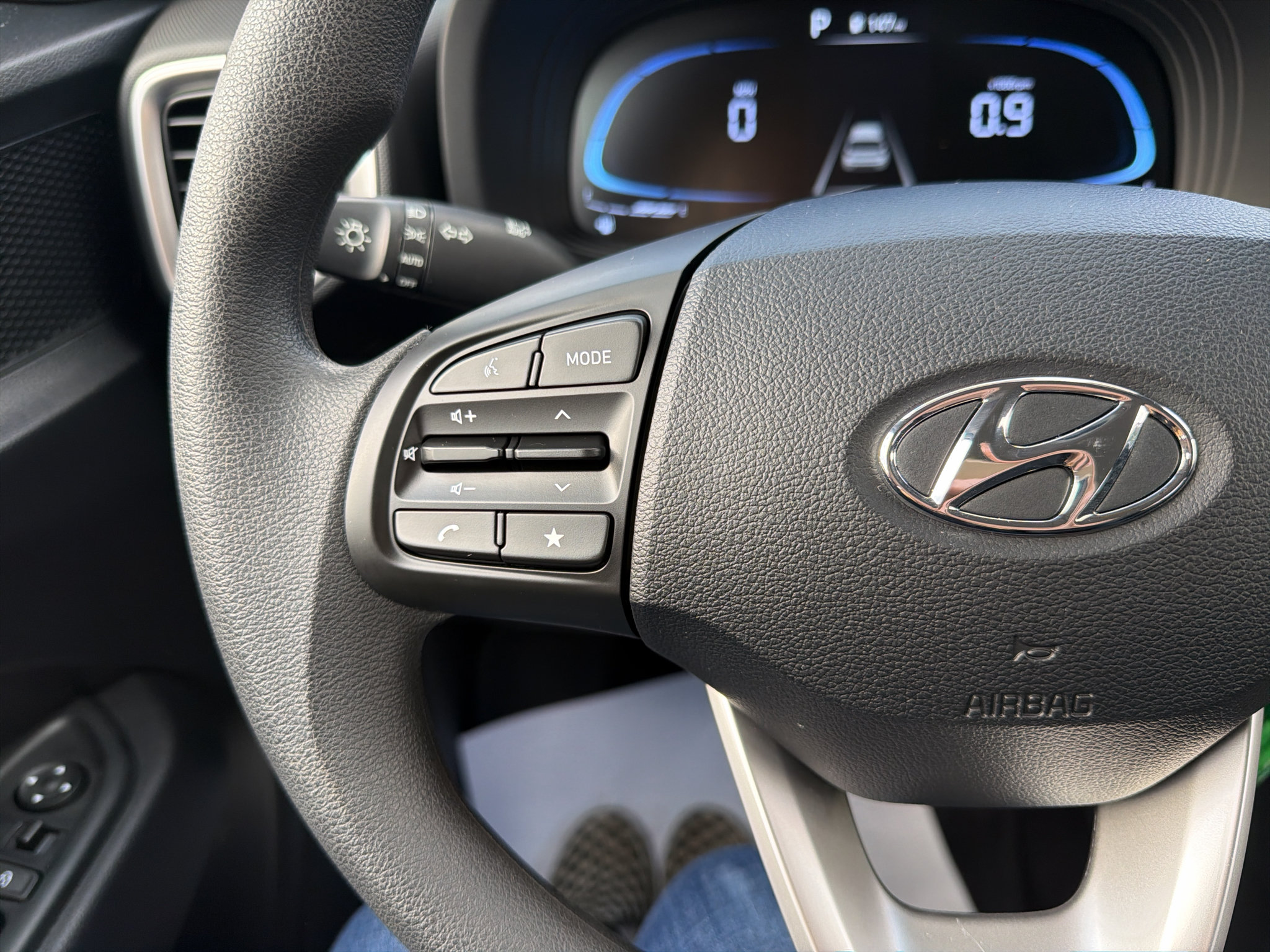 Certified 2025 Hyundai Venue SE FWD image 16