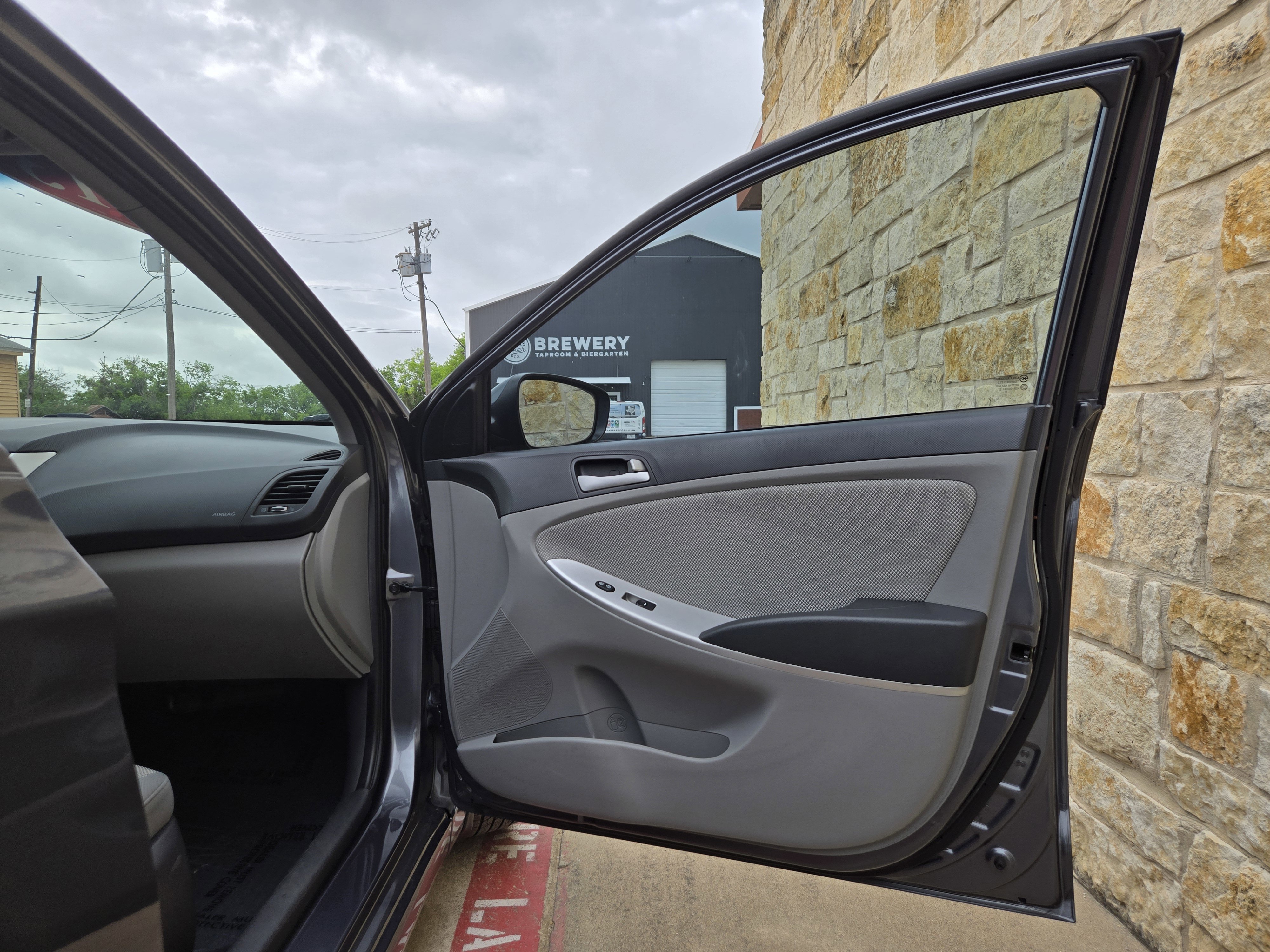 Used 2013 Hyundai Accent GLS image 8