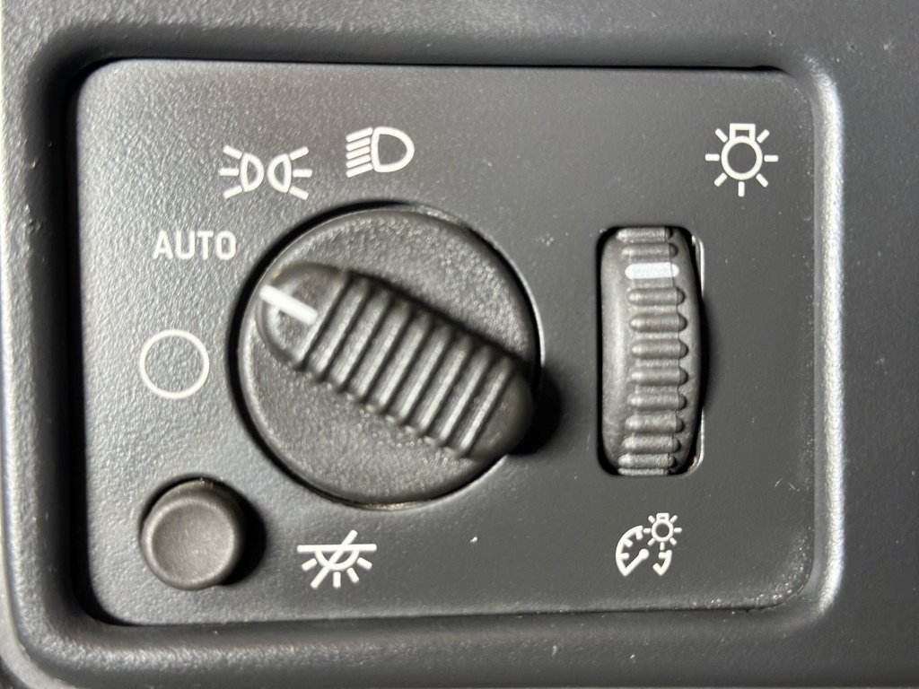 Used 2006 Chevrolet Avalanche Z71 w/ Sun And Sound Package image 30