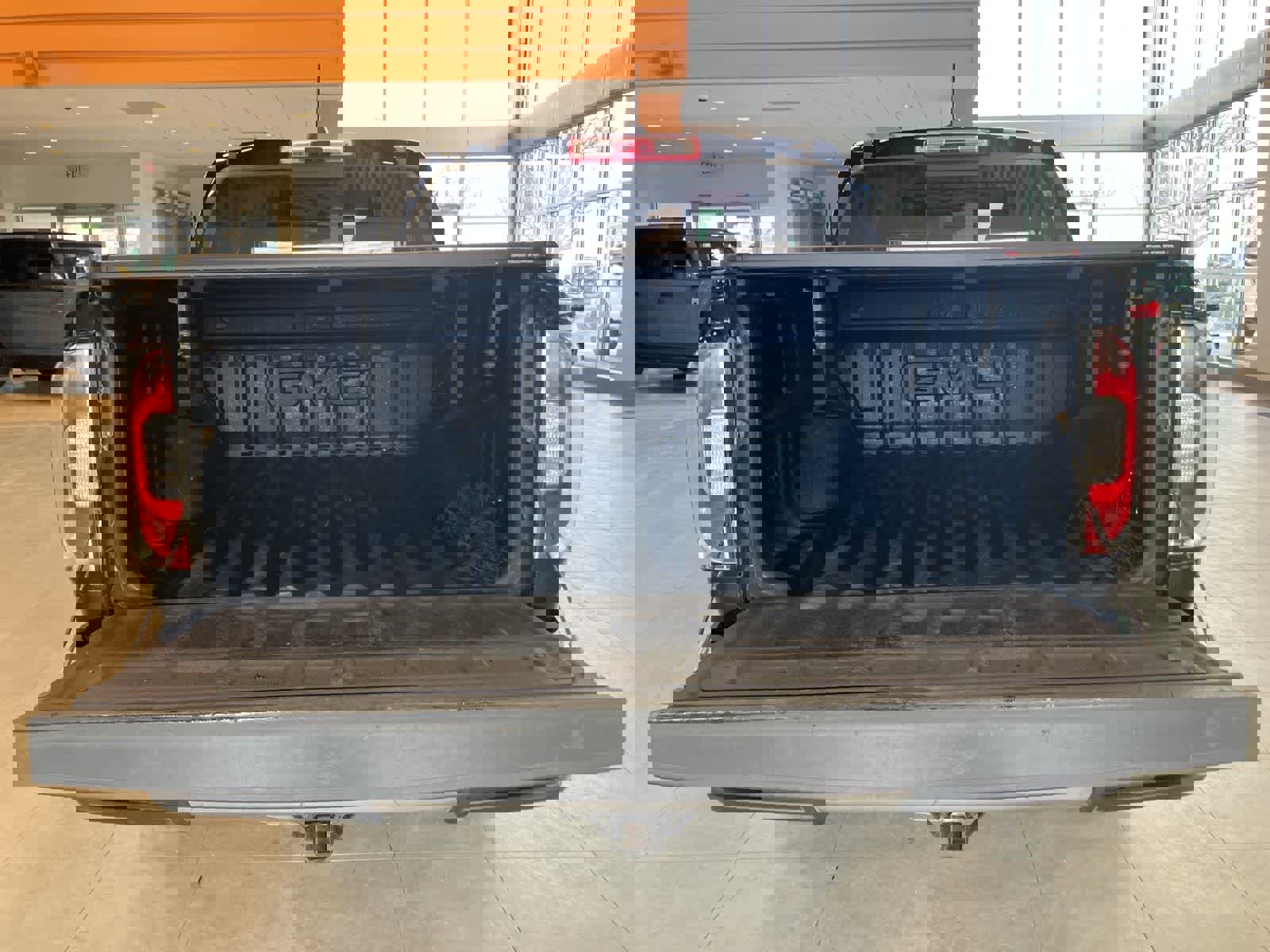 Used 2016 GMC Canyon SLE w/ Nightfall Edition image 27