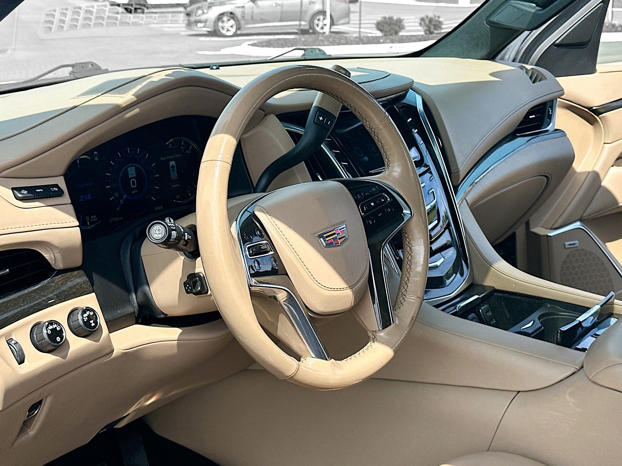 Used 2020 Cadillac Escalade Platinum image 4