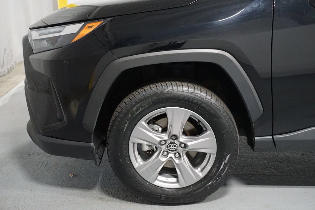Certified 2025 Toyota RAV4 XLE FWD image 5