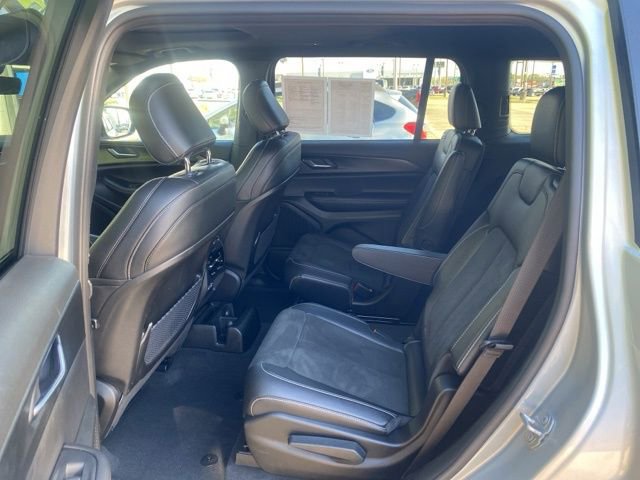 Used 2025 Jeep Grand Cherokee L Altitude image 15