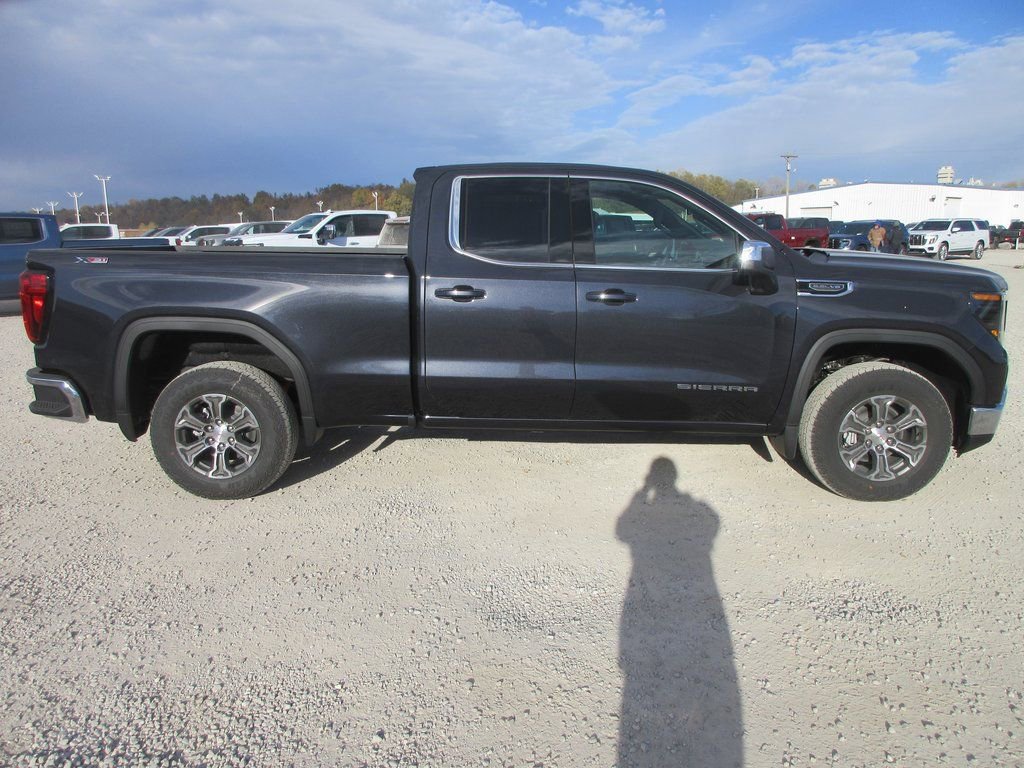 New 2026 GMC Sierra 1500 SLE image 2