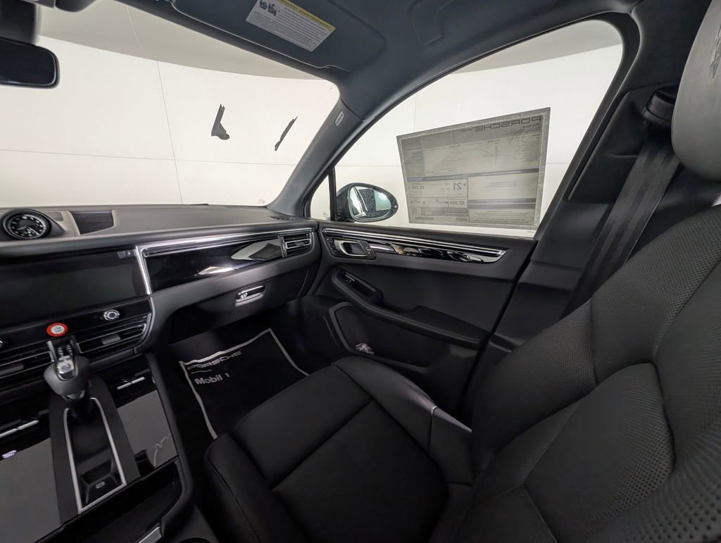 New 2026 Porsche Macan image 24