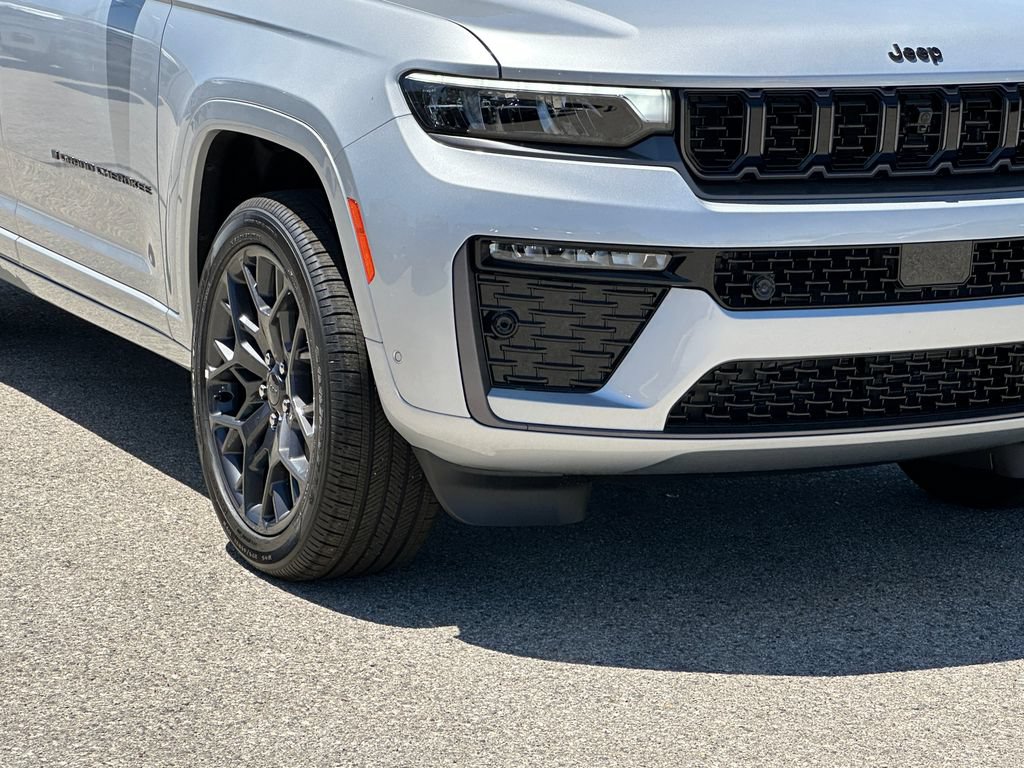 New 2026 Jeep Grand Cherokee L Summit w/ Obsidian Package AWD/4WD image 9