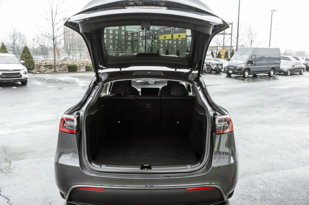 Used 2023 Tesla Model Y Long Range image 28