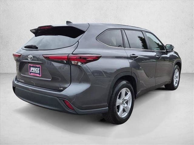 Used 2025 Toyota Highlander LE FWD image 5