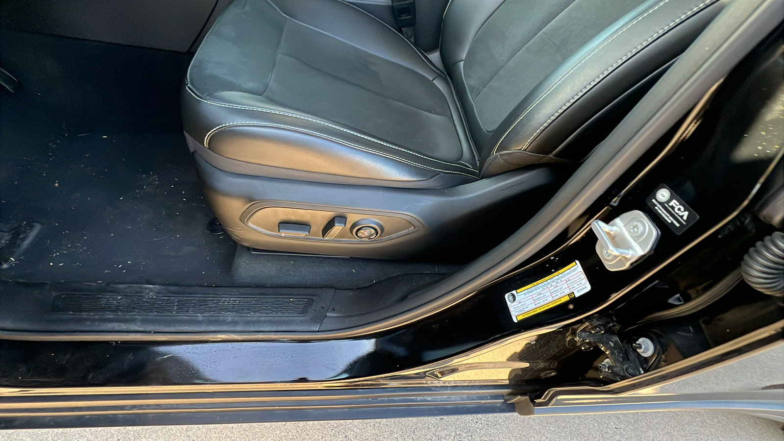 Used 2025 Jeep Grand Cherokee Altitude image 17