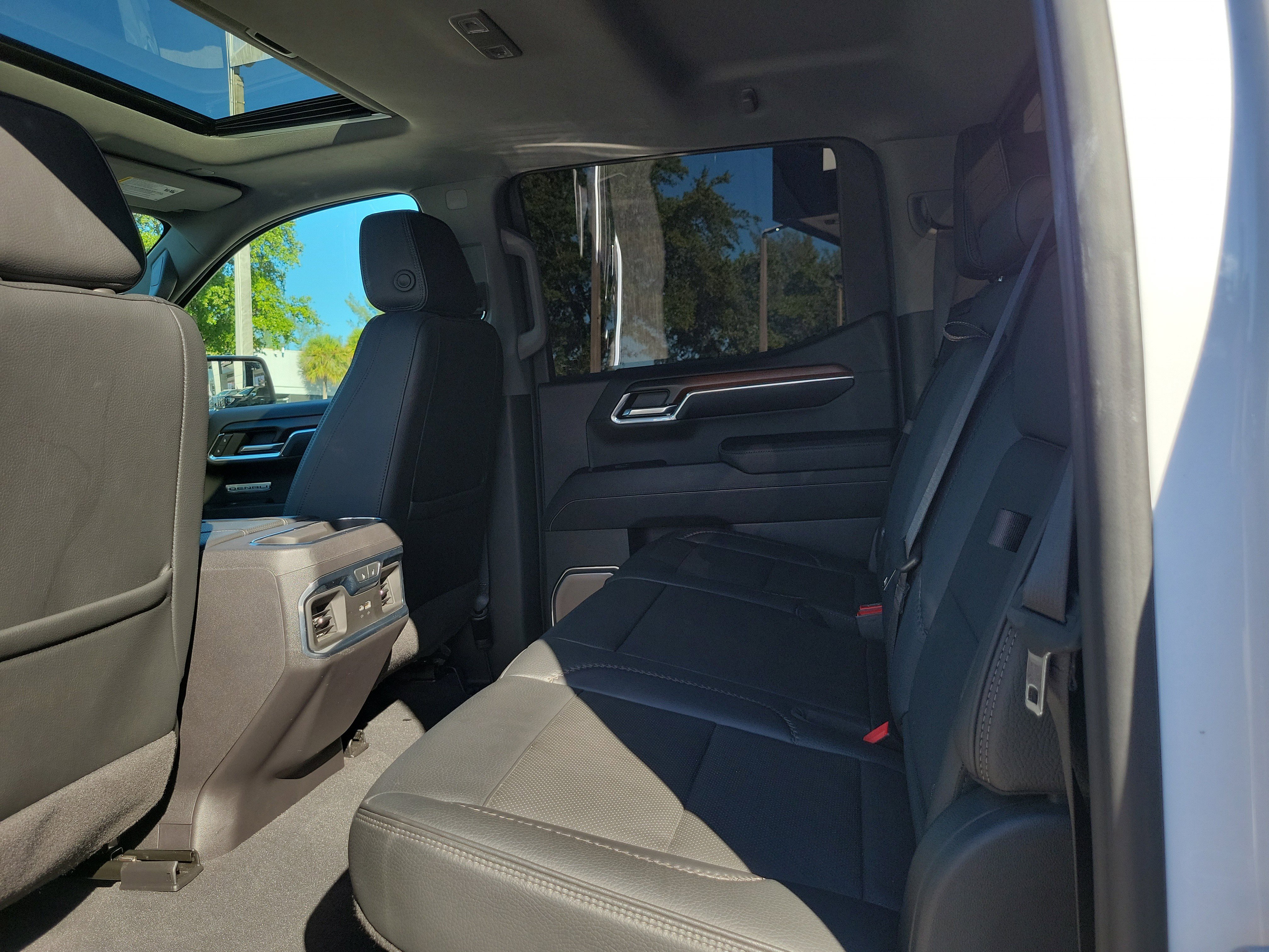 Used 2024 GMC Sierra 1500 Denali w/ Technology Package image 15