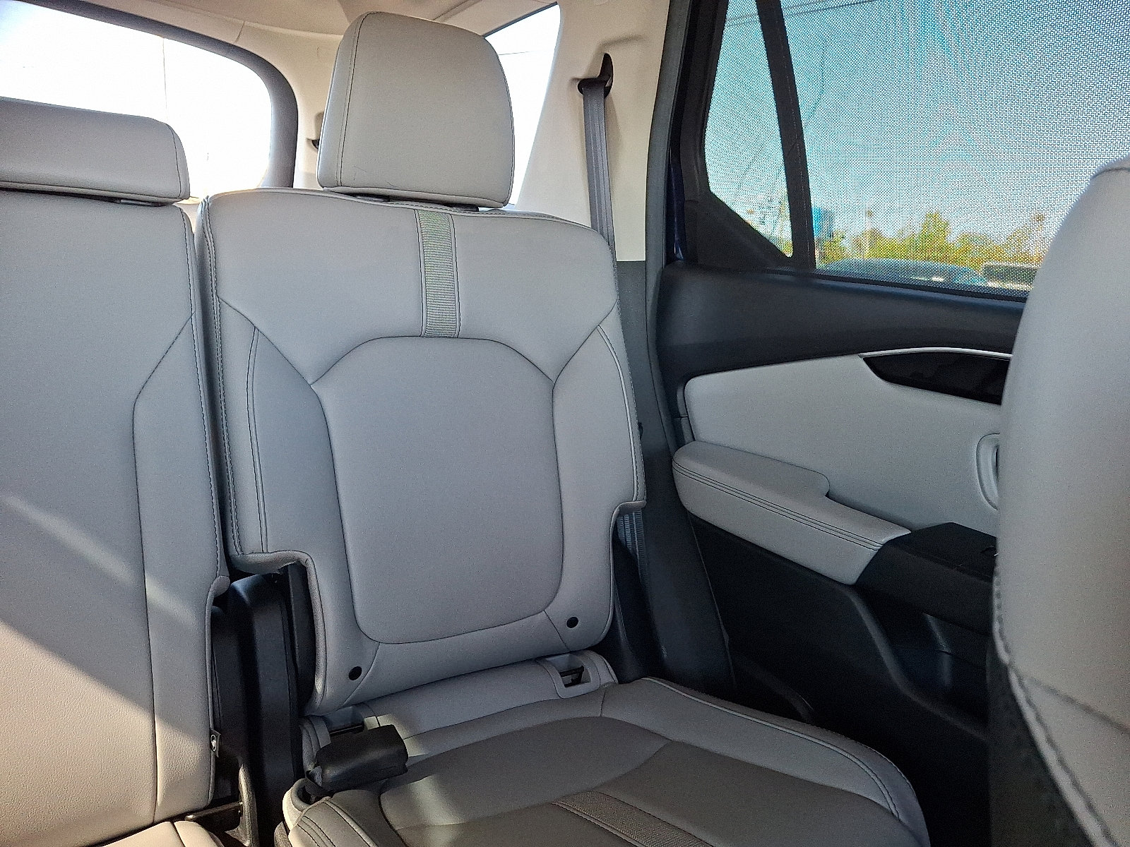 Used 2025 Honda Pilot EX-L image 16