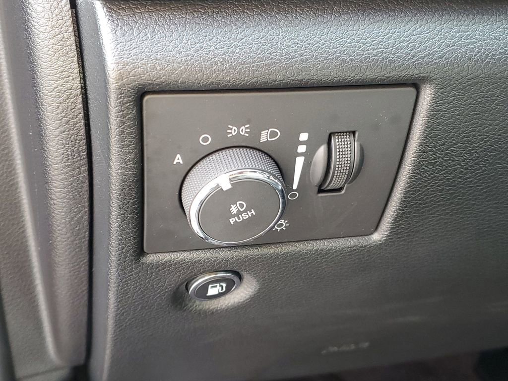 Used 2017 Jeep Grand Cherokee Limited image 15