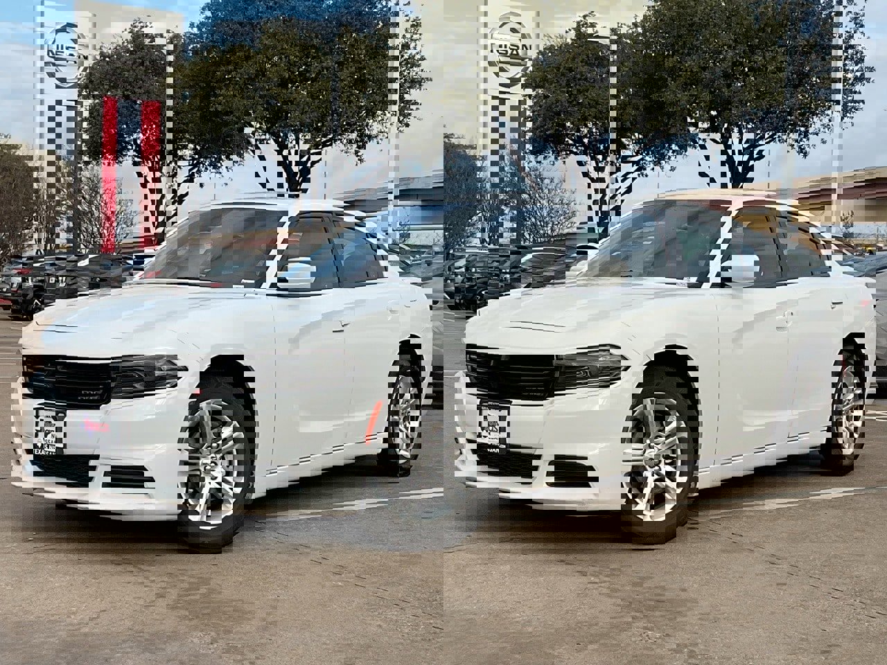 Used 2022 Dodge Charger SXT image 2