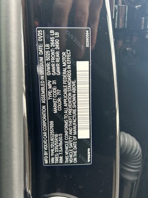 Certified 2025 Volvo XC40 B5 Core image 27