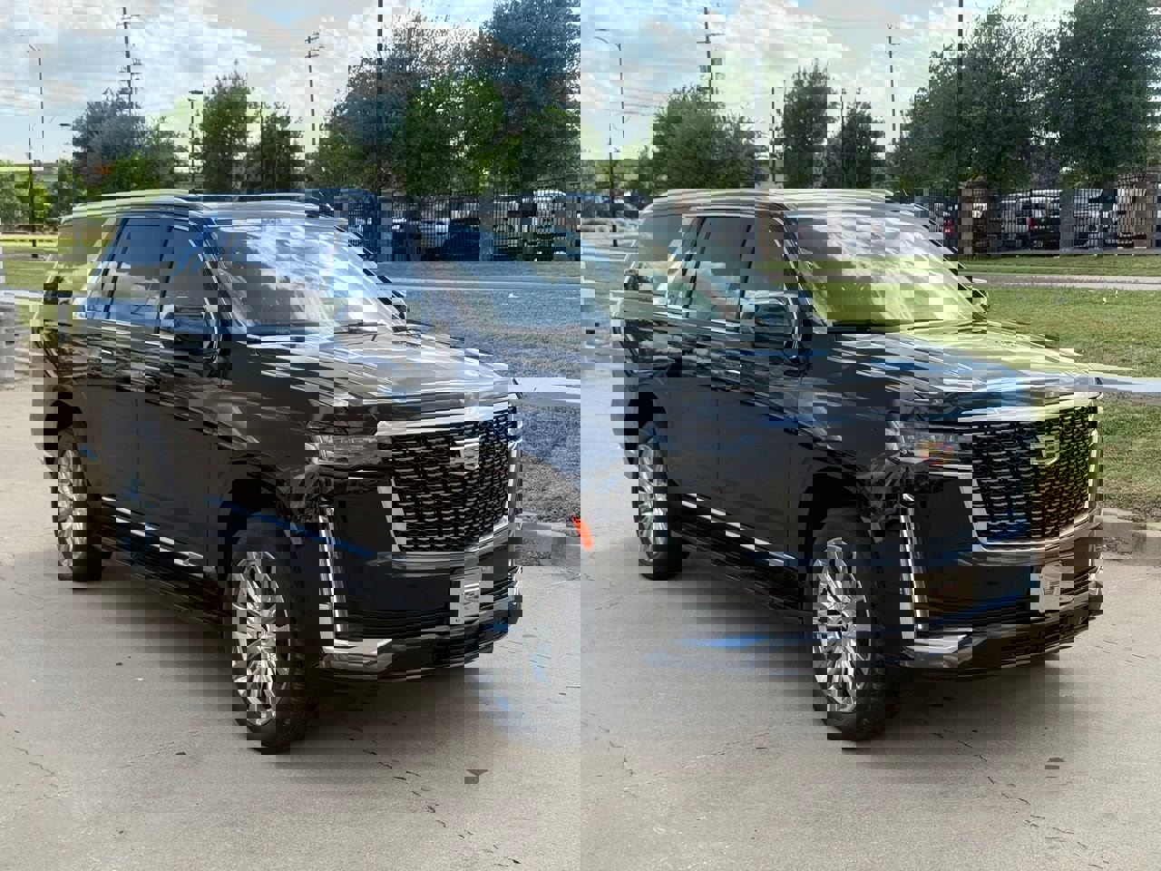 Used 2023 Cadillac Escalade ESV Premium Luxury w/ LPO, Illumination Package image 1