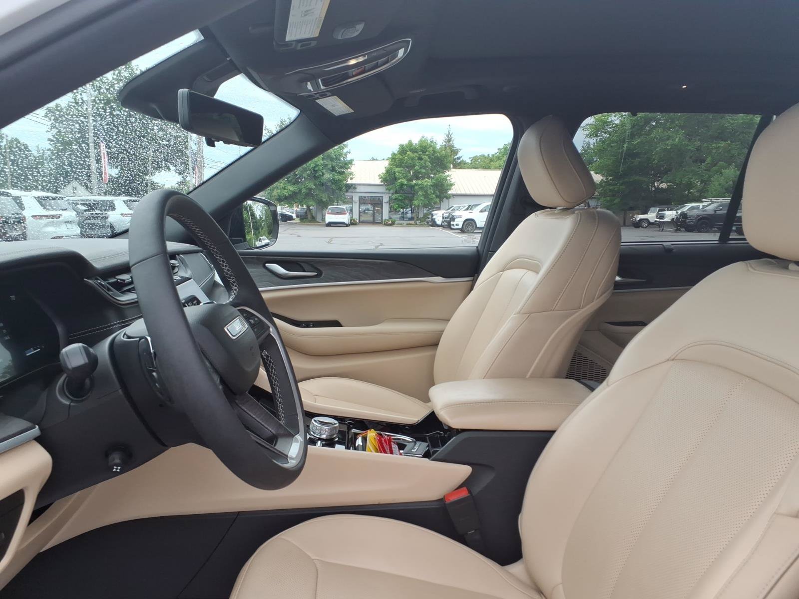 Certified 2023 Jeep Grand Cherokee Limited w/ Luxury Tech Group II AWD/4WD image 21