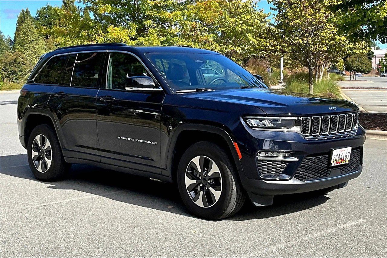 Used 2024 Jeep Grand Cherokee Limited 4xe image 2