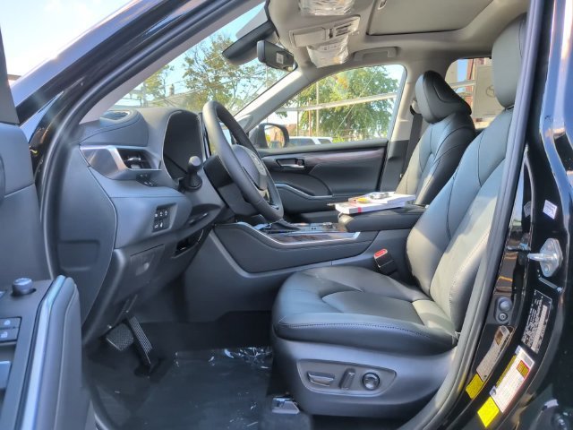 New 2026 Toyota Highlander Limited AWD/4WD image 13