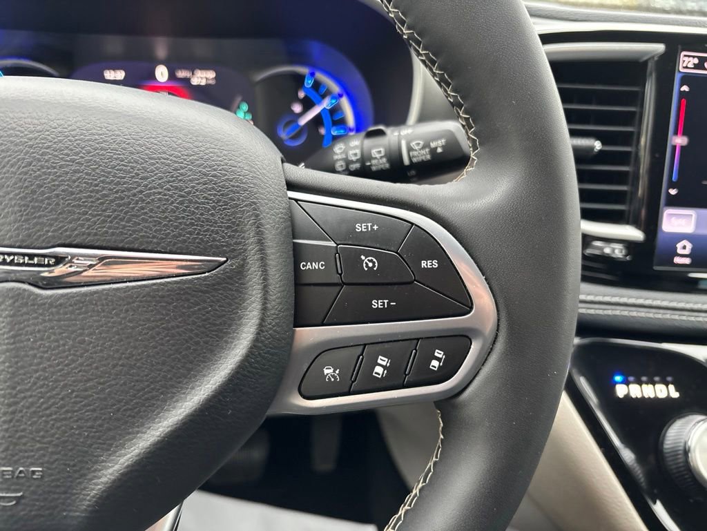 Used 2023 Chrysler Pacifica Touring-L FWD image 55