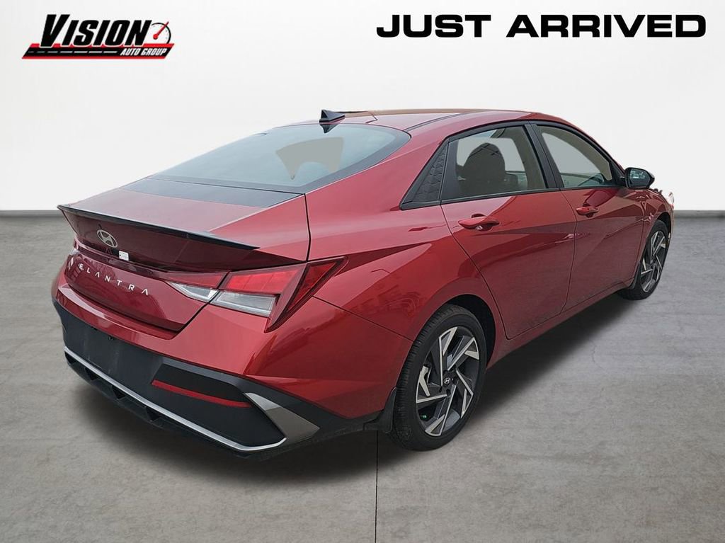 Used 2025 Hyundai Elantra Sport image 5