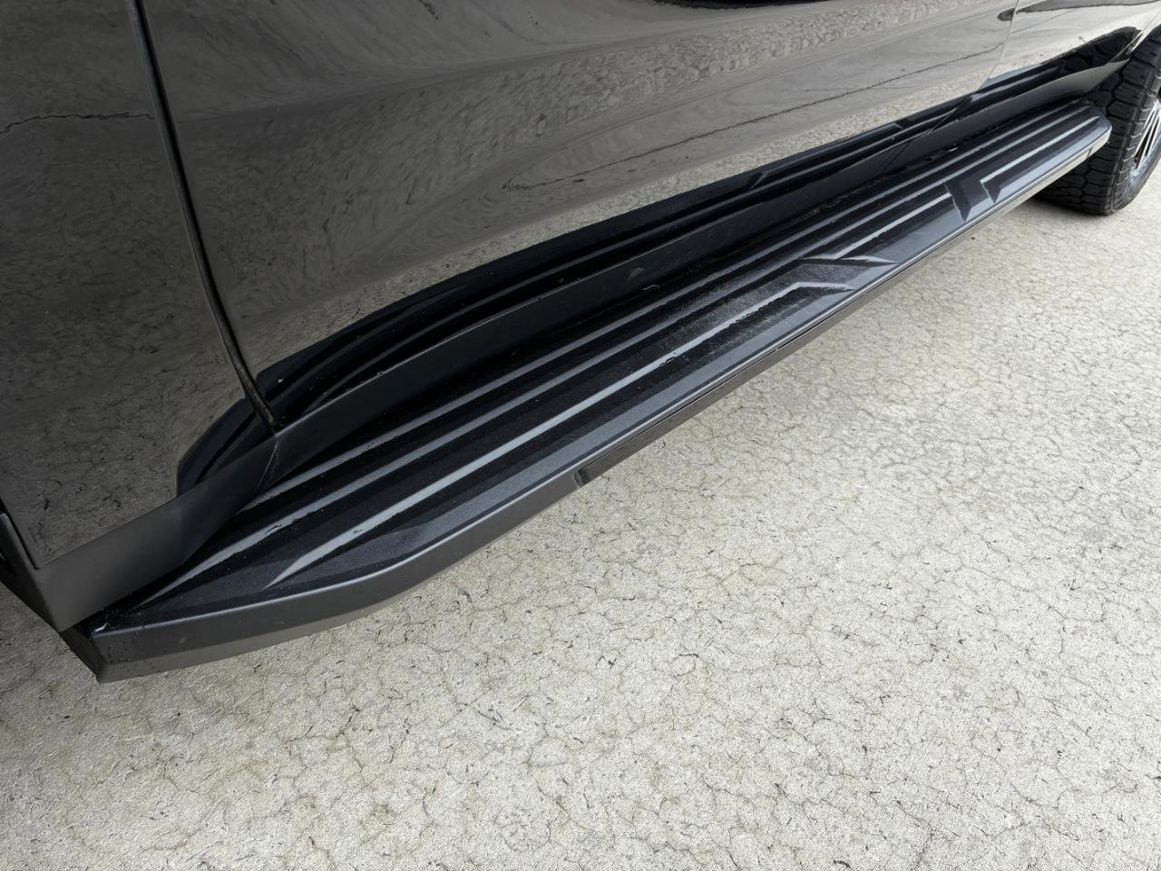 Used 2021 GMC Yukon XL AT4 image 8