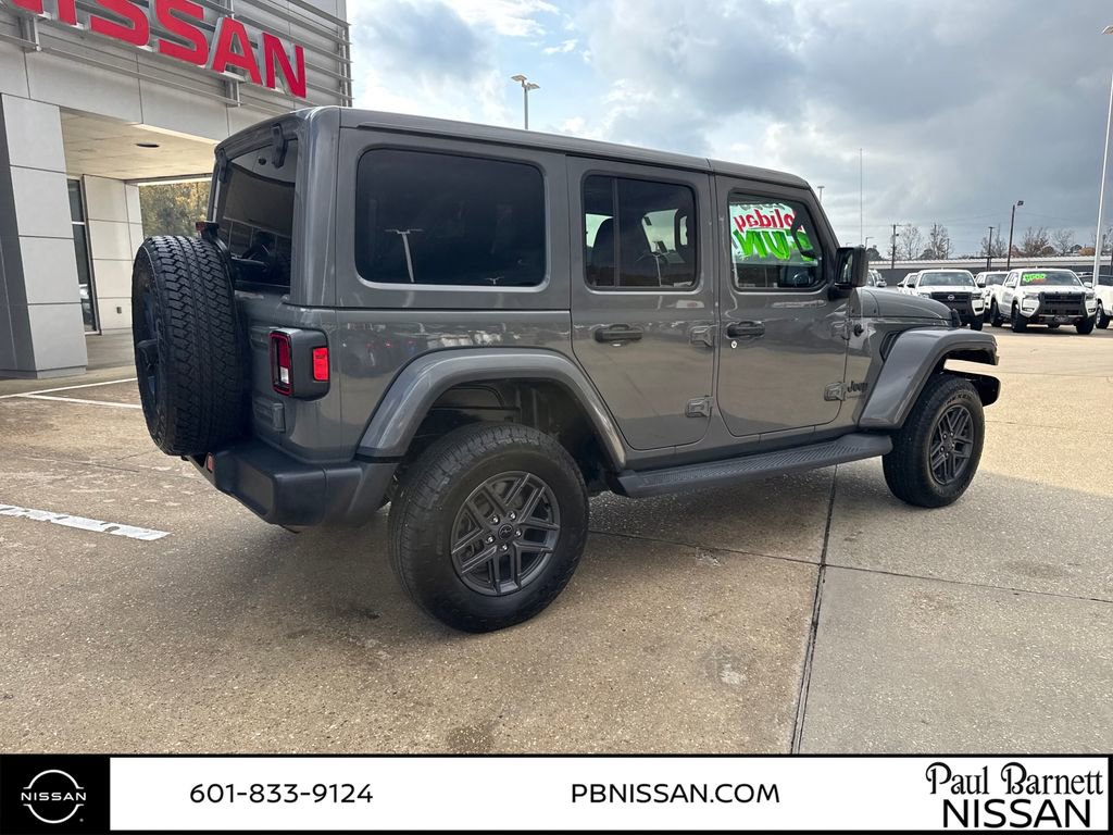 Used 2020 Jeep Wrangler Unlimited Sahara image 4