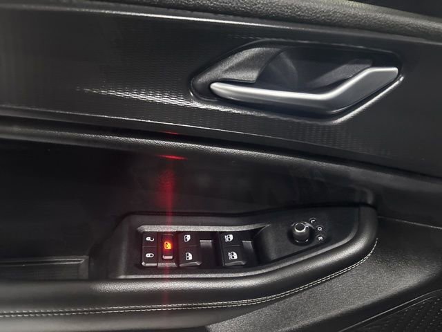 Used 2023 Jeep Grand Cherokee Altitude AWD/4WD image 16
