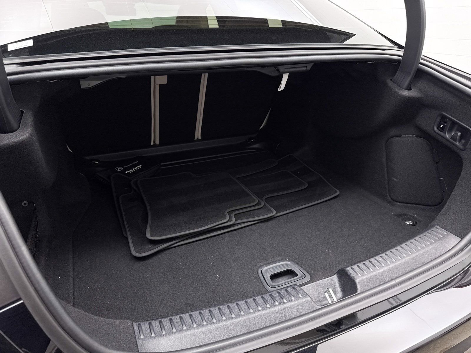 Used 2024 Mercedes-Benz E 350 4MATIC Sedan image 33