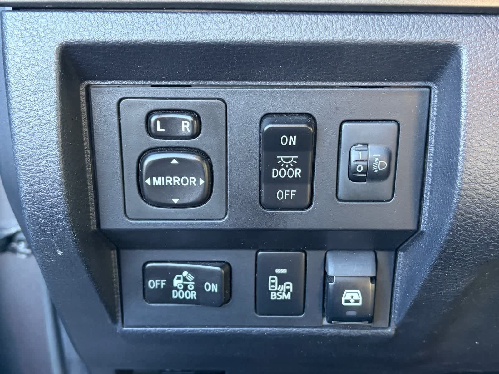 Used 2017 Toyota Tundra SR5 w/ SR5 Upgrade Package RWD image 7