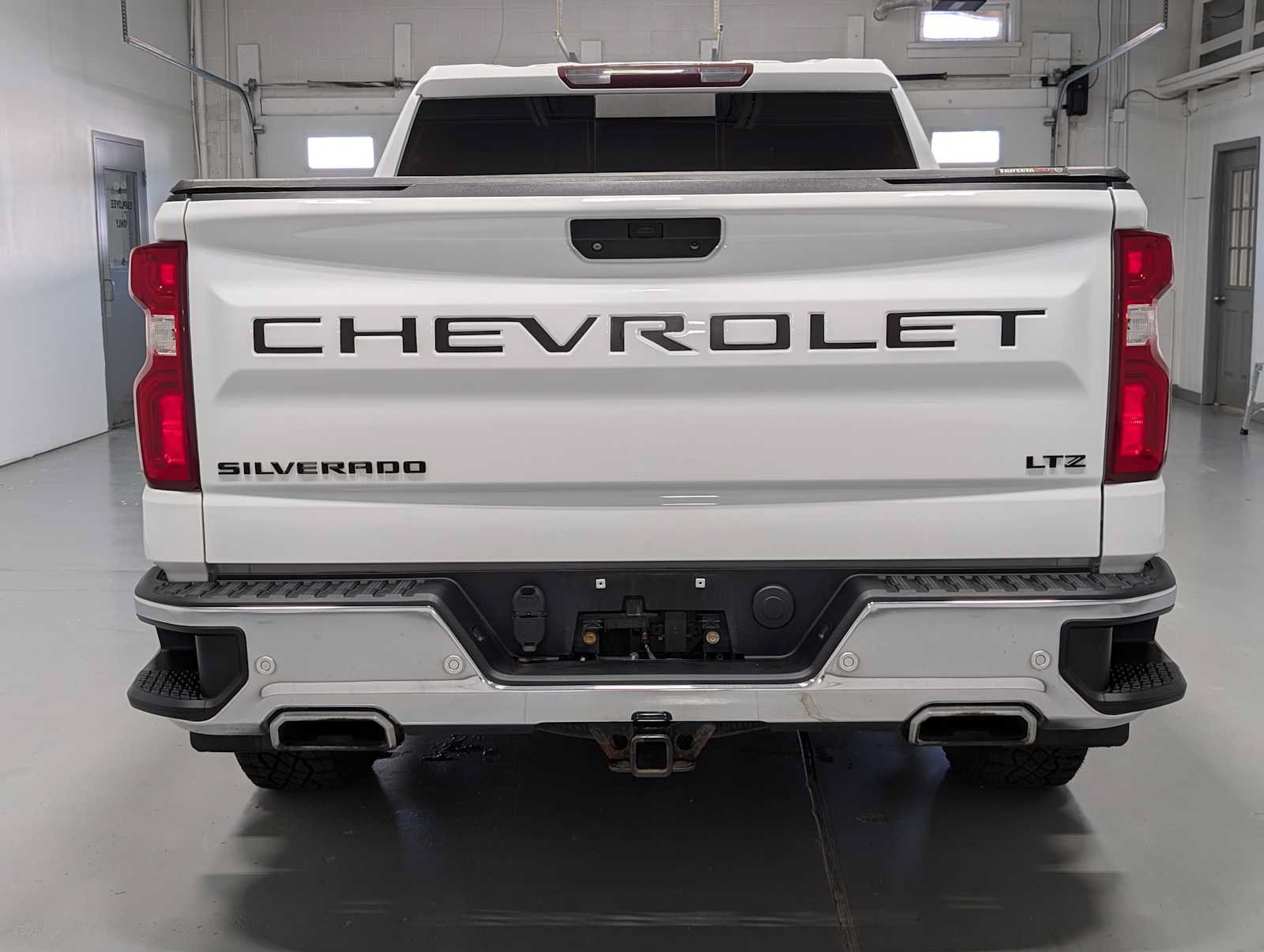 Certified 2021 Chevrolet Silverado 1500 LTZ w/ Z71 Off-Road Package AWD/4WD image 9