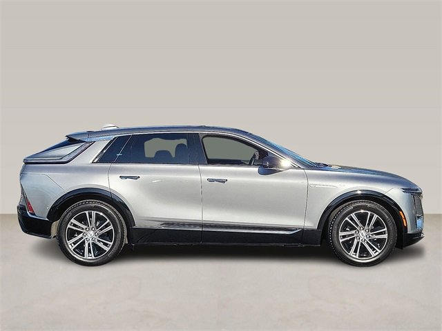 Used 2025 Cadillac Lyriq Luxury image 2